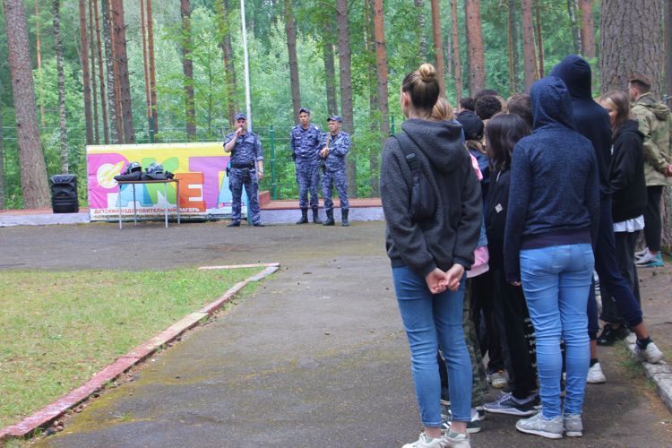 Сотрудники вневедомственной охраны Курортного района провели встречу с воспитанниками летнего лагеря