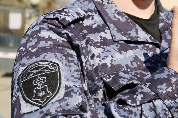 В Приморском районе наряд вневедомственной охраны задержал подозреваемого в серии краж