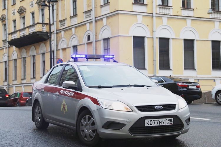 В Центральном районе наряд Росгвардии задержал гражданина, избившего мужчину в споре за парковочное место