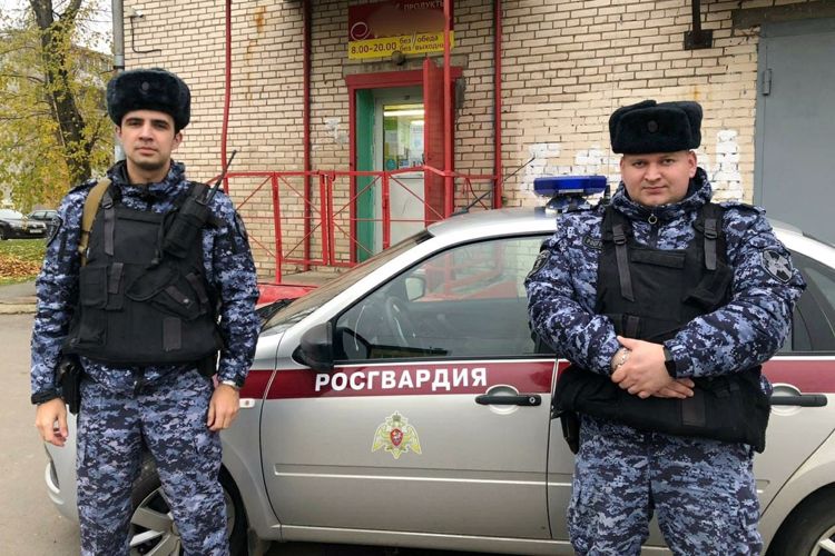 В Киришском районе росгвардейцы по приметам задержали гражданина, подозреваемого в краже