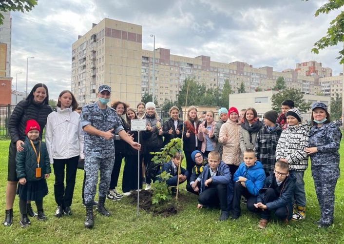 Во Фрунзенском районе росгвардейцы присоединились к акциям «Дерево Сталинграда» и «Зеленая Россия»