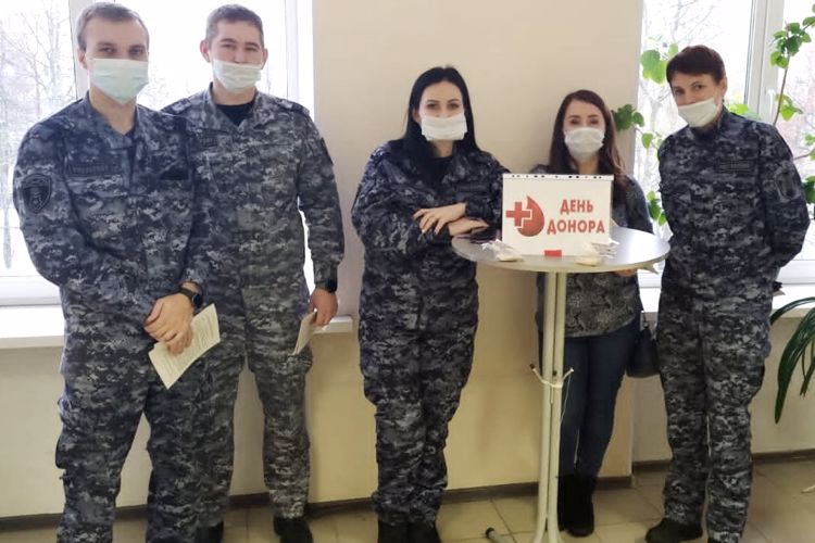Сотрудники Росгвардии сдали кровь для пациентов медицинских учреждений Ленинградской области