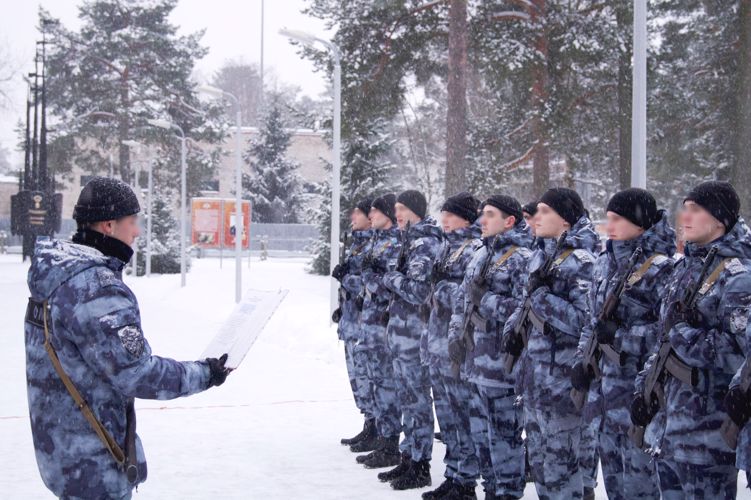 Молодые сотрудники петербургского ОМОН Росгвардии приняли присягу