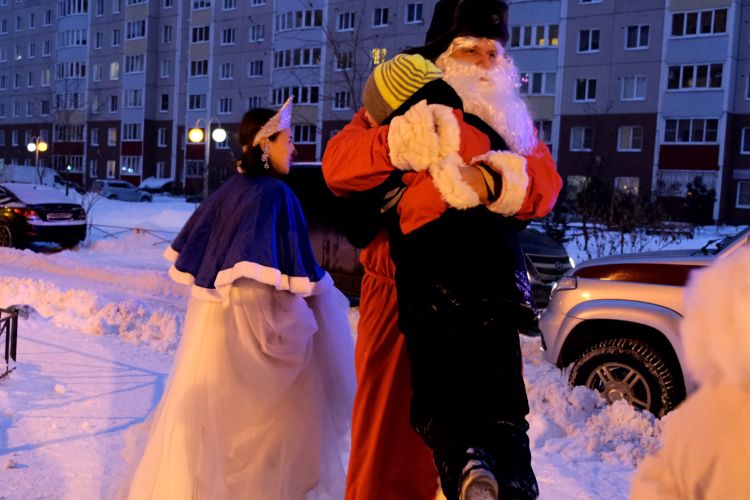 В преддверии Нового года росгвардейцы Всеволожского района поздравили детей с наступающим праздником