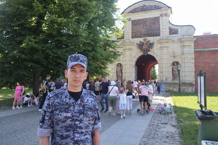 Петровские ворота Петропавловской крепости