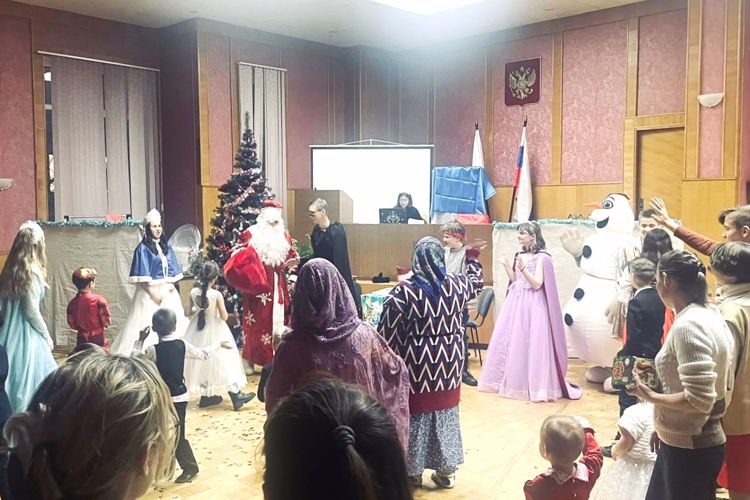 В отделах вневедомственной охраны по Московскому и Всеволожскому районам провели детские новогодние праздники