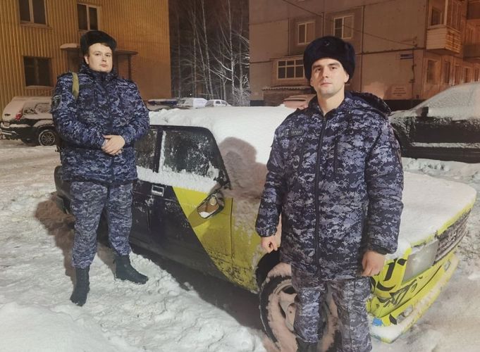 В Киришах наряд вневедомственной охраны задержал хулигана, повредившего припаркованный автомобиль "ВАЗ"