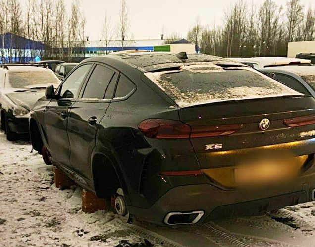 В Невском районе росгвардейцы задержали гражданина, совершившего кражу колес с припаркованной иномарки