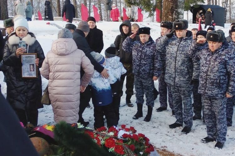 Сотрудники Росгвардии приняли участие в мероприятиях, посвященных Дню освобождения Тихвина от немецко-фашистских захватчиков