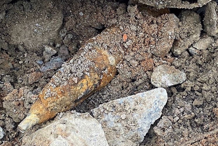 Взрывотехники ОМОН Росгвардии обследовали несколько боеприпасов времен войны, обнаруженных в Петербурге и Ленобласти