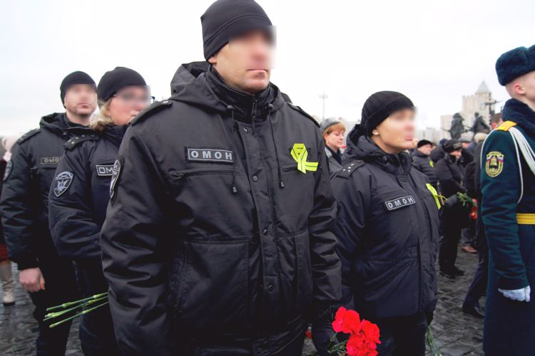 Сотрудники ОМОН "Бастион" приняли участие в церемонии возложения цветов к Монументу героическим защитникам Ленинграда