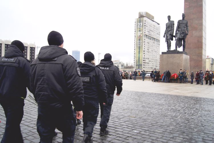 Сотрудники ОМОН "Бастион" приняли участие в церемонии возложения цветов к Монументу героическим защитникам Ленинграда