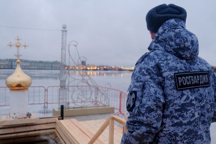 Сотрудники Росгвардии обеспечили правопорядок в праздник Крещения в Санкт-Петербурге и Ленинградской области