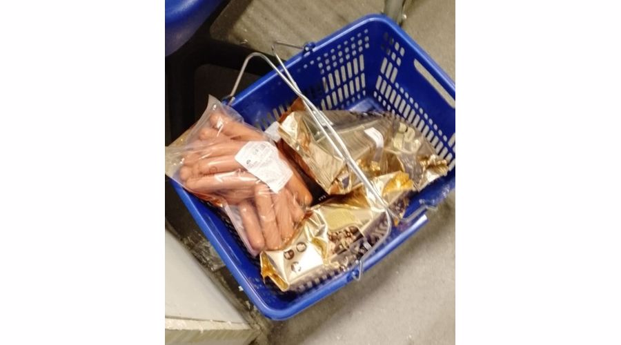 В Выборгском районе наряд вневедомственной охраны задержал двух ранее судимых граждан, совершивших кражу в магазине