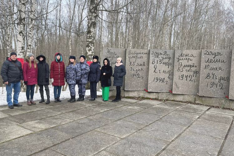 Сотрудники Росгвардии почтили память защитников и жителей блокадного Ленинграда