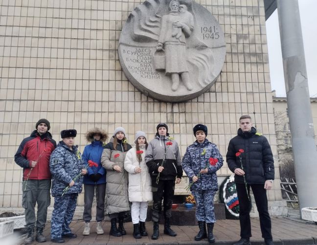 Сотрудники Росгвардии почтили память защитников и жителей блокадного Ленинграда