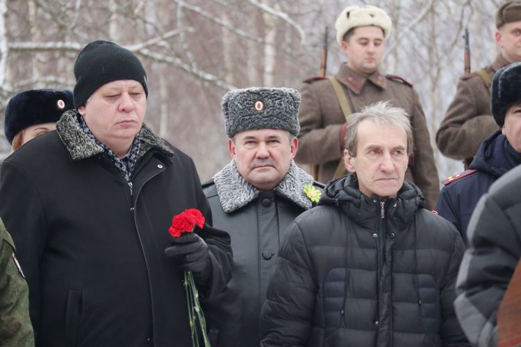 На Невском пятачке представители ГУ Росгвардии почтили память защитников и жителей блокадного Ленинграда