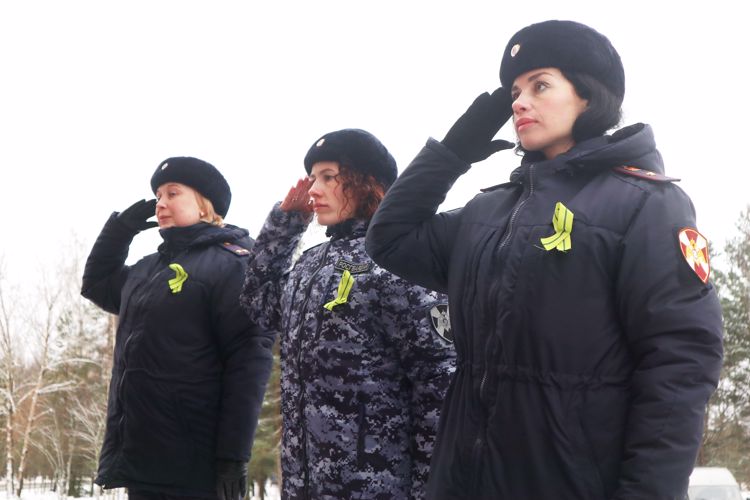 На Невском пятачке представители ГУ Росгвардии почтили память защитников и жителей блокадного Ленинграда