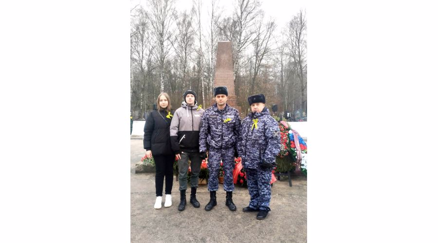Сотрудники подразделений вневедомственной охраны почтили память защитников и жителей блокадного Ленинграда