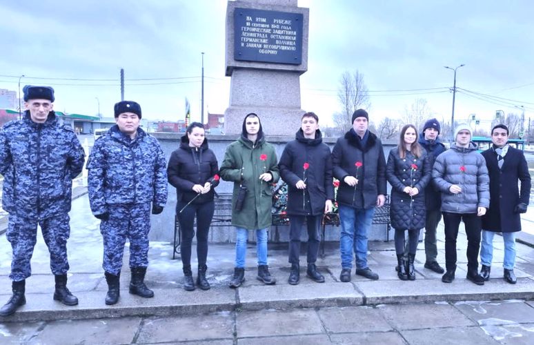 Сотрудники подразделений вневедомственной охраны почтили память защитников и жителей блокадного Ленинграда