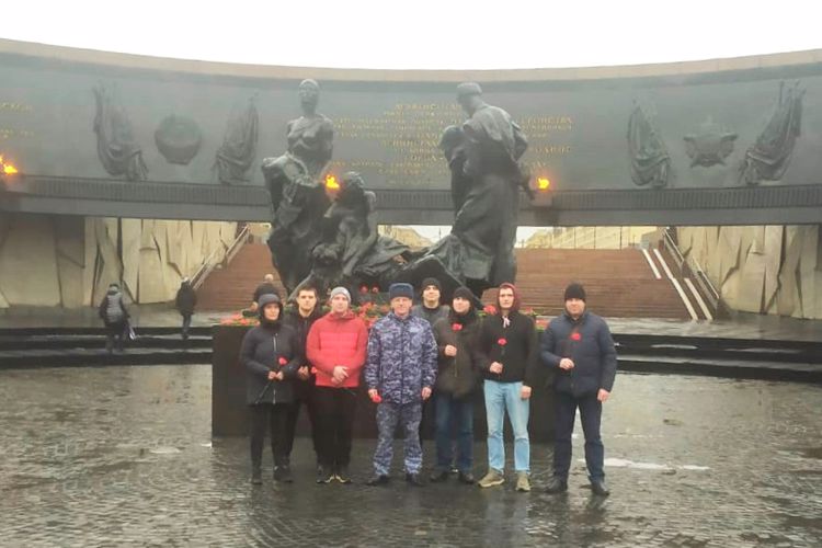 Сотрудники подразделений вневедомственной охраны почтили память защитников и жителей блокадного Ленинграда