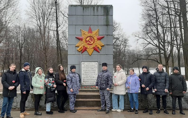 Сотрудники подразделений вневедомственной охраны почтили память защитников и жителей блокадного Ленинграда