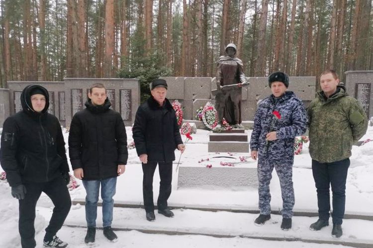 Сотрудники подразделений вневедомственной охраны почтили память защитников и жителей блокадного Ленинграда