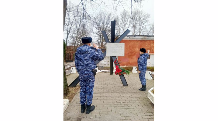 Сотрудники подразделений вневедомственной охраны почтили память защитников и жителей блокадного Ленинграда
