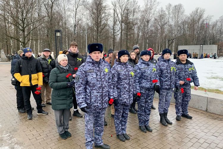 Сотрудники подразделений вневедомственной охраны почтили память защитников и жителей блокадного Ленинграда