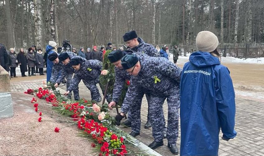 Сотрудники подразделений вневедомственной охраны почтили память защитников и жителей блокадного Ленинграда