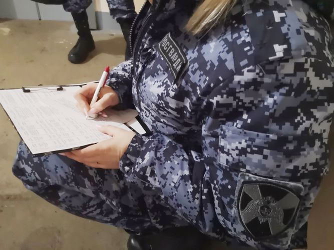 В Санкт-Петербурге сотрудники Росгвардии проводят профилактические мероприятия в области оборота гражданского оружия