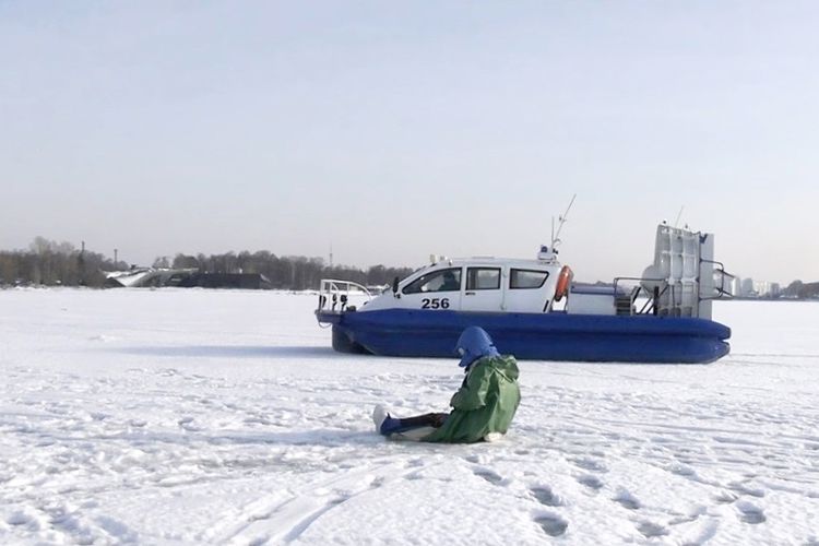 Сотрудники ОМОН обеспечивают проведение профилактических рейдов о запрете выхода на лёд
