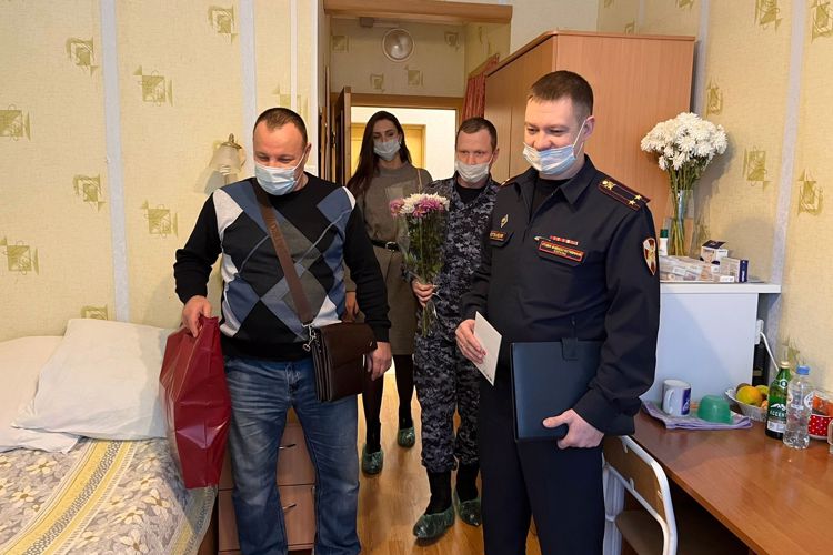Представители Росгвардии поздравили ветерана вневедомственной охраны со 102-летием