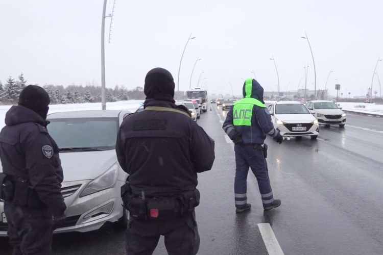 В Московском районе сотрудники ОМОН Росгвардии обеспечили проведение полицией профилактического рейда