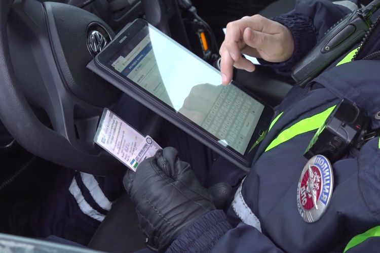 В Московском районе сотрудники ОМОН Росгвардии обеспечили проведение полицией профилактического рейда