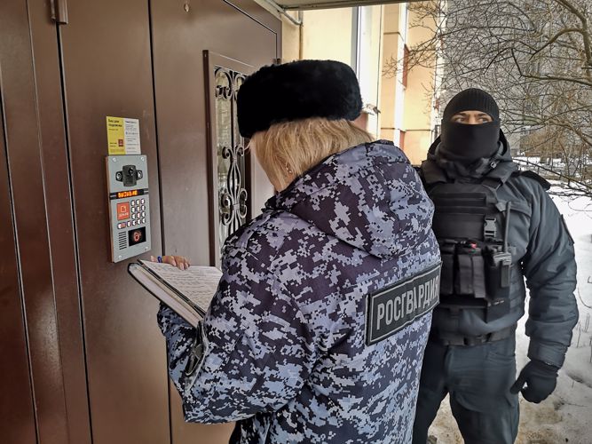 В Санкт-Петербурге сотрудники Росгвардии проводят профилактические мероприятия в области оборота гражданского оружия