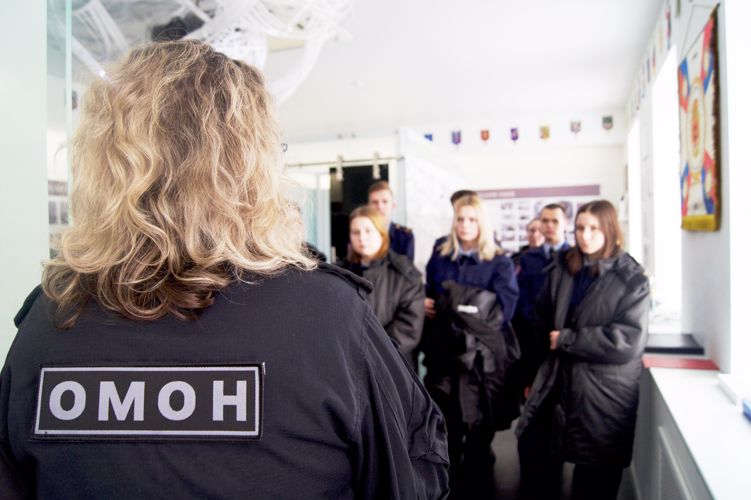Петербургские школьники побывали в гостях у ОМОН «Бастион» Росгвардии