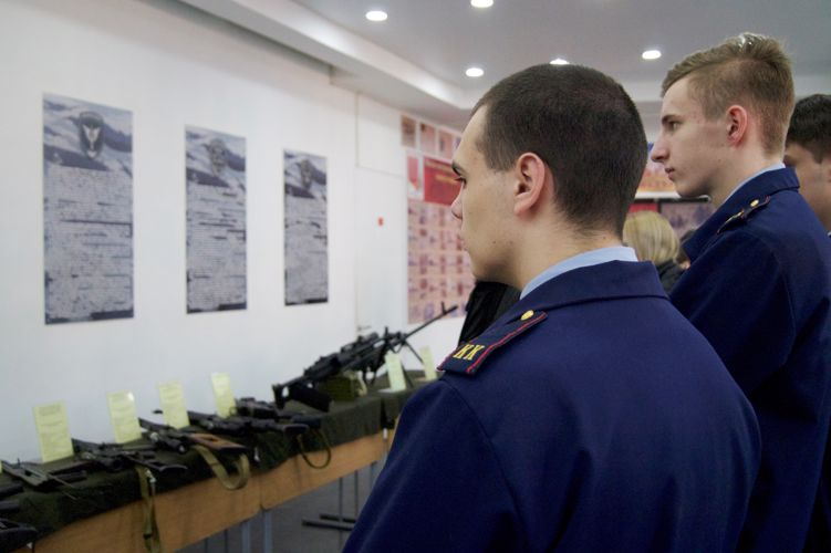 Петербургские школьники побывали в гостях у ОМОН «Бастион» Росгвардии