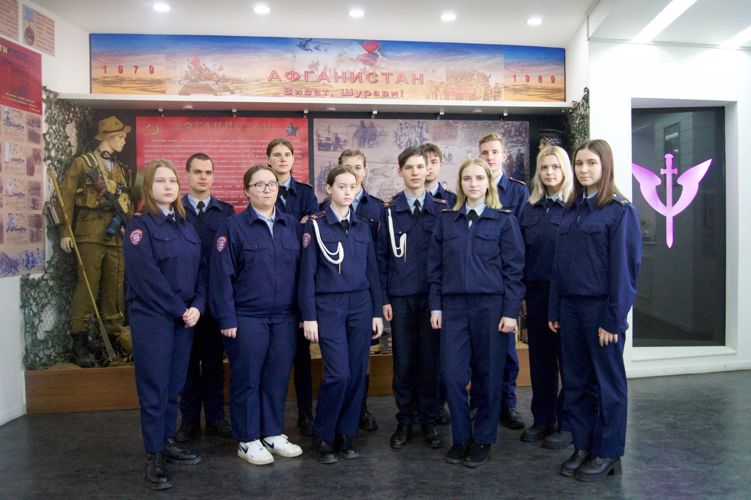 Петербургские школьники побывали в гостях у ОМОН «Бастион» Росгвардии