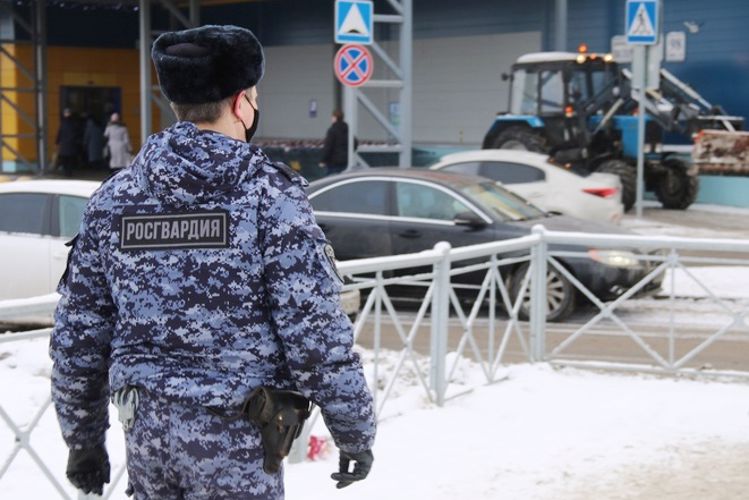 В Выборгском районе сотрудники вневедомственной охраны задержали правонарушителя, похитившего товары из магазина одежды