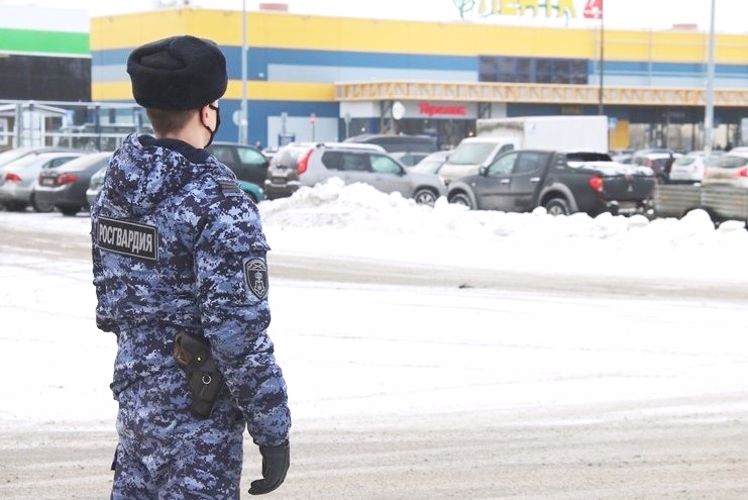 В Приморском районе наряд вневедомственной охраны задержал рецидивиста, совершившего очередную кражу из магазина