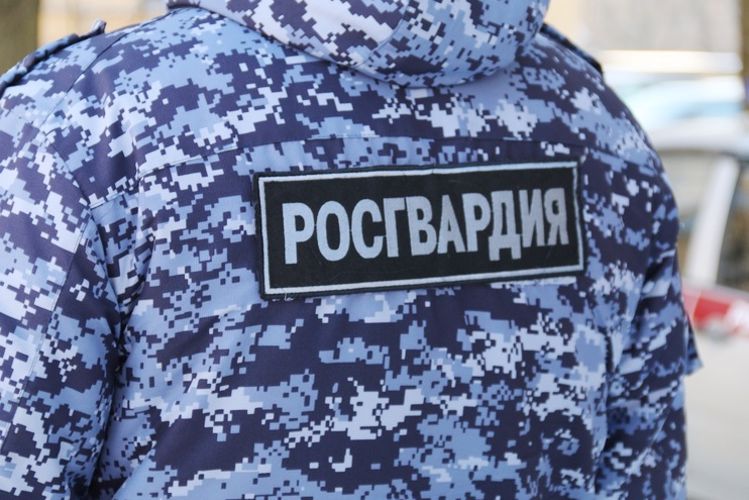 В Калининском районе наряд вневедомственной охраны задержал правонарушителя, сбежавшего из магазина после неудавшейся кражи