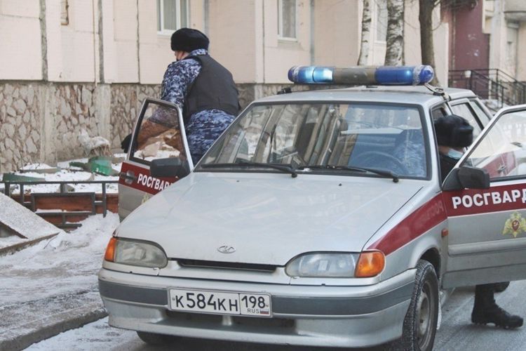 В Кировском районе наряд вневедомственной охраны задержал правонарушителя, избившего мужчину