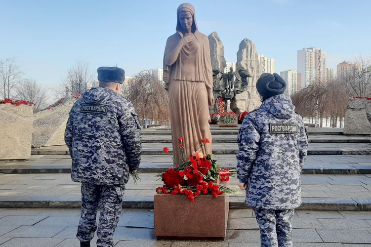 Представители вневедомственной охраны Санкт-Петербурга и Ленинградской области почтили память воинов-интернационалистов