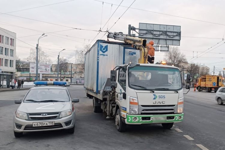 В Красногвардейском районе росгвардейцы задержали пытавшегося скрыться водителя, повредившего линию электропередач