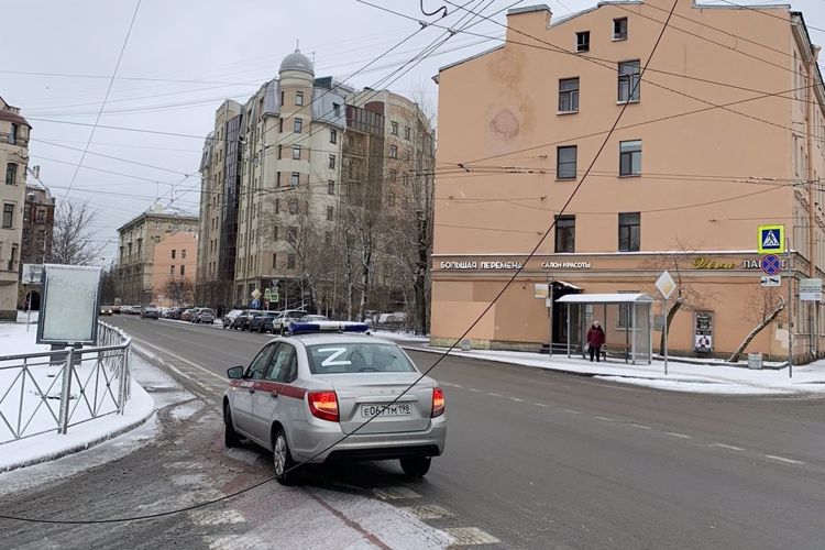 В Петроградском районе сотрудники Росгвардии при патрулировании обнаружили аварию на линии электропередач
