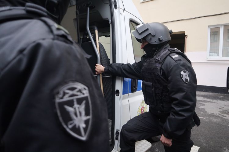 В Ленинградской области сотрудники ОМОН "Бастион" обеспечили проведение рейда по проверке миграционного законодательства