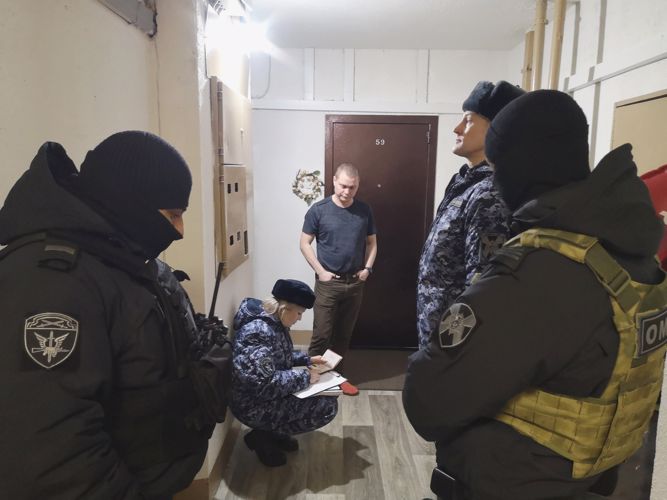 В Санкт-Петербурге сотрудники Росгвардии проводят профилактические мероприятия в области оборота гражданского оружия
