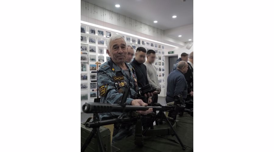 Ветеранов ОМОН «Бастион» Росгвардии поздравили с 75-летием со дня создания оперполка милиции ГУВД Леноблгорисполкомов
