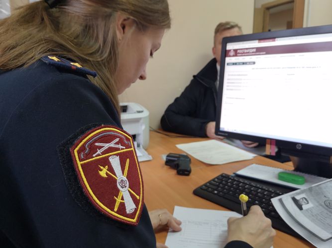 В Санкт-Петербурге сотрудники Росгвардии проводят профилактические мероприятия в области оборота гражданского оружия